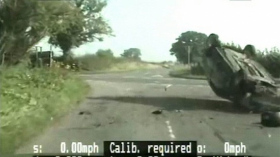 شاهد.. هرب من مطاردة الشرطة له... فكان مصيره مأساوياً