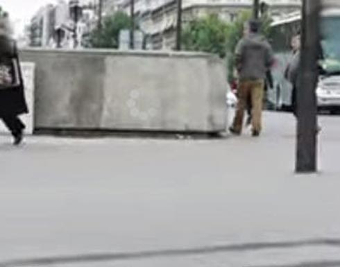 بالفيديو : ردة فعل الناس لسقوط رجلين أحدهما يبدو فقيراً والآخر غنياً بالفيديو : ردة فعل الناس لسقوط رجلين أحدهما يبدو فقيراً والآخر غنياً