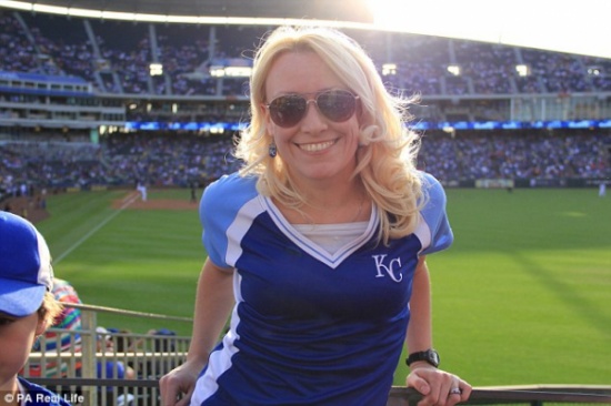 بالصور.. الحساسية تمنع امرأة من المياه