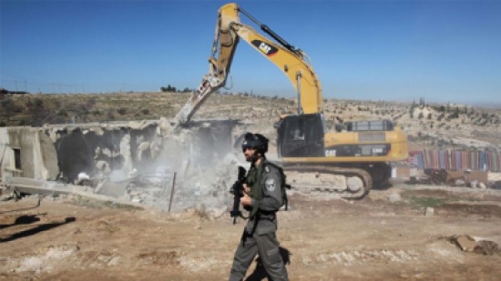 الاحتلال يخطر بهدم ووقف بناء منزلين في إذنا