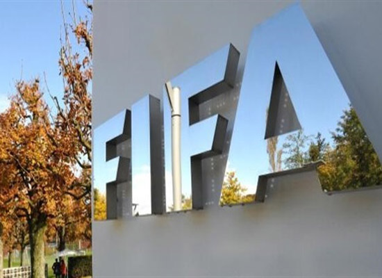 خبير من "الفيفا" يتفقد الملاعب العشبية استعدادا لكأس العالم خبير من "الفيفا" يتفقد الملاعب العشبية استعدادا لكأس العالم