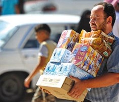 توزيع مساعدات غذائية على اسر محتاجة في عجلون توزيع مساعدات غذائية على اسر محتاجة في عجلون
