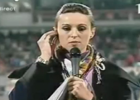 مراسله تتعرض لموقف محرج