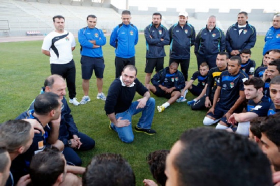 الأمير علي يتابع تدريبات النشامى