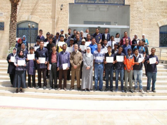 جامعة الزرقاء تكرم عمال الوطن جامعة الزرقاء تكرم عمال الوطن