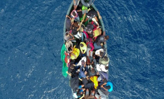 إنقاذ نحو 700 مهاجر غير شرعي قبالة إسبانيا خلال يومين إنقاذ نحو 700 مهاجر غير شرعي قبالة إسبانيا خلال يومين
