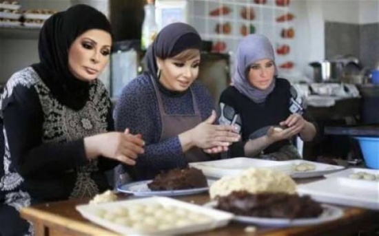 ما قصة هذه الصورة لإليسا ونجوى ونانسي؟ ما قصة هذه الصورة لإليسا ونجوى ونانسي؟