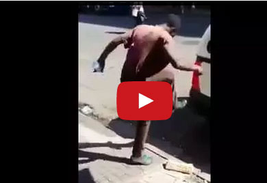 بالفيديو :  مهارات شاب يبدع بقبعته و بسيجارة في فمه