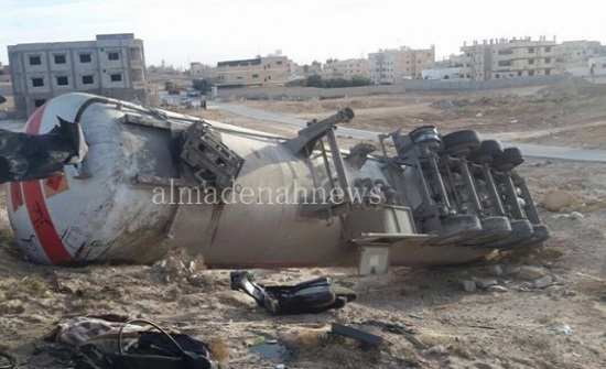 اصابة جراء تدهور صهريج محمل بمادة البترول في الزرقاء