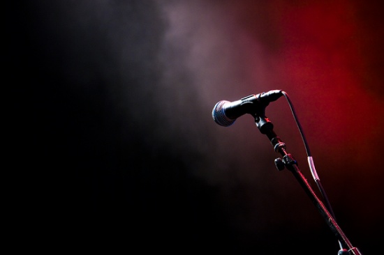 جلسة تناقش مهارات الاتصال والاعلام في قصبة اربد