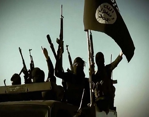 دير الزور: عناصر تنظيم «الدولة» يقتلون شخصاً أمام المئات في مباراة كرة قدم ويجمعون «الكلفة السلطانية» دير الزور: عناصر تنظيم «الدولة» يقتلون شخصاً أمام المئات في مباراة كرة قدم ويجمعون «الكلفة السلطانية»
