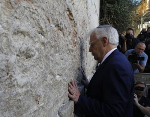 السفير الأميركي لدى إسرائيل إذ يكشف دوره كمندوب لها