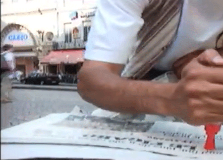 بائع الجرائد