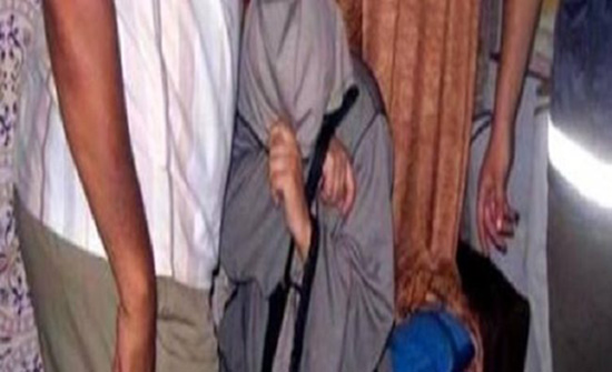 عادوا فوجدوا جارهم فجأة مع والدتهم بغرفة نومها .. تفاصيل صادمة عادوا فوجدوا جارهم فجأة مع والدتهم بغرفة نومها .. تفاصيل صادمة