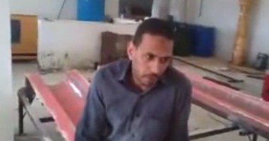 شاهد.. تلاوة قرآنية خاشعة لعامل مصري