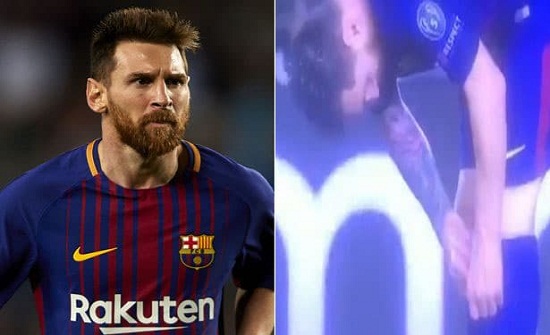 شاهد: ميسي يثير الجدل بتصرف غريب سحب شيئا من جواربه ووضعه في فمه شاهد: ميسي يثير الجدل بتصرف غريب سحب شيئا من جواربه ووضعه في فمه