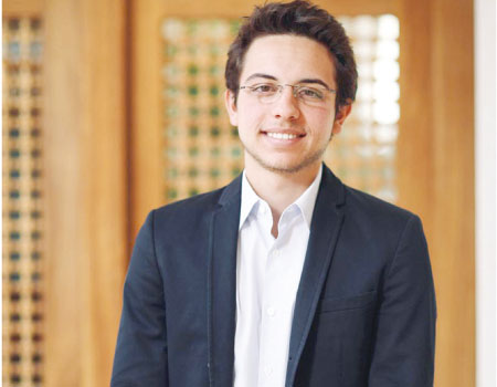 الأمير حسين يتناول طعام الإفطار مع مرتبات القوات الخاصة المشتركة