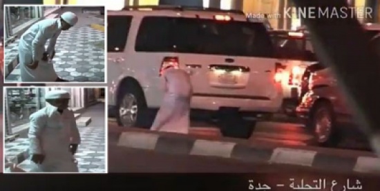 بالفيديو: مواطن يكشف خدعة متسول تصنع الإعاقة لإستعطاف الناس والحصول على مبالغ مالية بالفيديو: مواطن يكشف خدعة متسول تصنع الإعاقة لإستعطاف الناس والحصول على مبالغ مالية