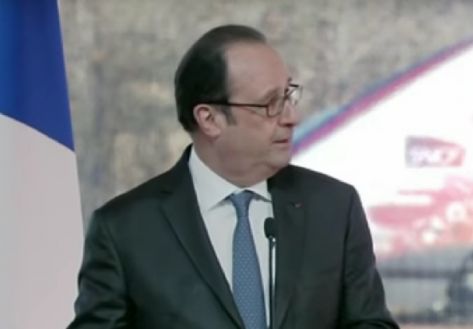 شرطي فرنسي يفتح النار بالخطأ خلال خطاب لأولاند (شاهد) شرطي فرنسي يفتح النار بالخطأ خلال خطاب لأولاند (شاهد)