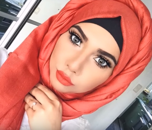 شاهد.. محجبة ألمانية تلفت الأنظار على الانستغرام