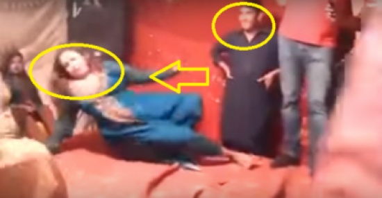 شاهد..بعد أدائها لرقصة غريبة أمام الجميع.. حدثت كارثة!