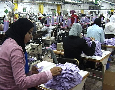 عاملات بمصنع الالبسة في الطفيلة يعتصمن عن العمل