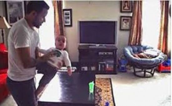 بالفيديو: أم تضع كاميرا لمراقبة زوجها وطفلتها وهذا ما حصل!