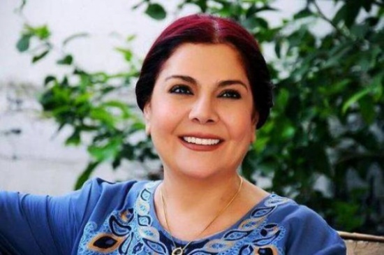 بالصورة: صباح الجزائري بالقصير مع زوجها وتحتضنه !!