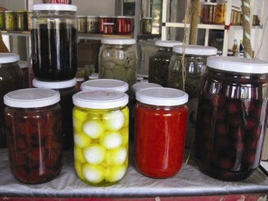 مركز زها الثقافي يقيم معرضا من انتاج سيدات المجتمع المحلي