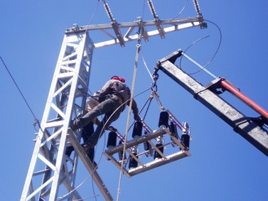 مدير كهرباء الطفيلة يؤكد ضرورة المحافظة على الشبكات الكهربائية