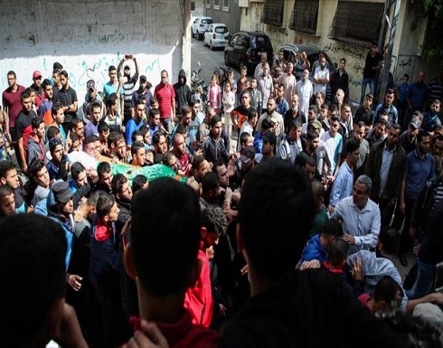 الضفة.. مئات الفلسطينيين يشيعون جثمان فتى قتلته إسرائيل الضفة.. مئات الفلسطينيين يشيعون جثمان فتى قتلته إسرائيل