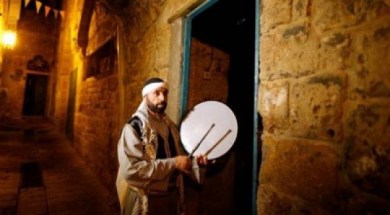 ميشيل أيوب.. المسيحي الذي يوقظ المسلمين على سحورهم منذ 14 عاماً ميشيل أيوب.. المسيحي الذي يوقظ المسلمين على سحورهم منذ 14 عاماً