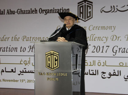 أبوغزاله يكرم خريجي طلبة الماجستير في كلية طلال أبوغزاله للدراسات العليا