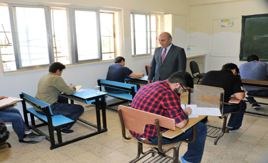 محافظة يتفقد عددا من قاعات امتحان التوجيهي بقصبة مأدبا