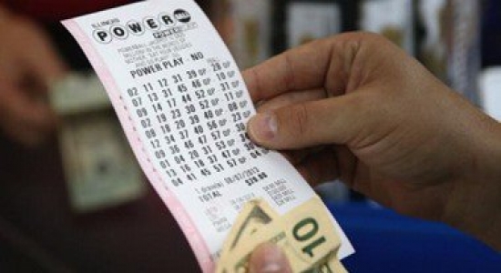 بريطاني يفوز بـ 93 مليون إسترليني في سحب جائزة اليانصيب بريطاني يفوز بـ 93 مليون إسترليني في سحب جائزة اليانصيب