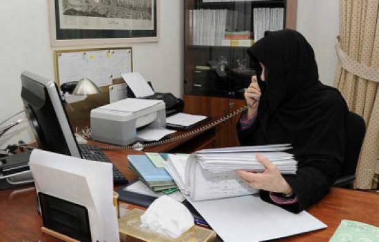 مهنيات يناقشن حقوقهن الواردة في قانون العمل ونظام الخدمة مهنيات يناقشن حقوقهن الواردة في قانون العمل ونظام الخدمة