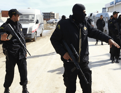 ثمانية قتلى في اشتباك بين الشرطة التونسية ومسلحين اسلاميين قرب العاصمة