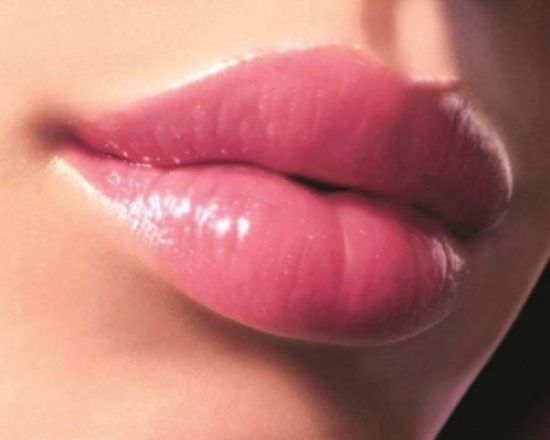 احصلي على شفاهٍ كبيرة.. طبيعياً! احصلي على شفاهٍ كبيرة.. طبيعياً!