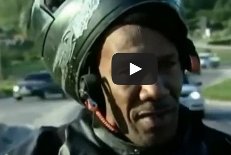 يتحدّث حول حوادث الدراجات النارية ويتعرض لها