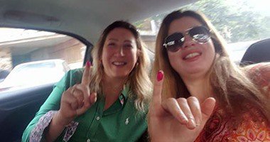 رانيا فريد شوقى تنشر صورة لها بعد إدلائها بصوتها بالانتخابات البرلمانية رانيا فريد شوقى تنشر صورة لها بعد إدلائها بصوتها بالانتخابات البرلمانية