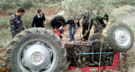 وفاة و 5 اصابات بحادث تدهور " تراكتور " في ناعور وفاة و 5 اصابات بحادث تدهور " تراكتور " في ناعور
