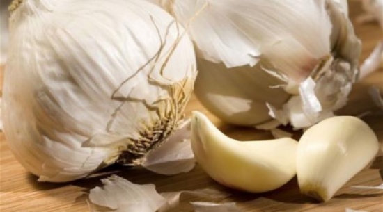 الفوائد الصحية لتناول الثوم يومياً