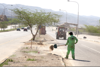 أمين عمان يتفقد كوادر الأمانة العاملة في منطقة البحر الميت