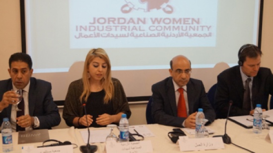 أبونجمة يدعو إلى عدم حصر عمل المرأة بأنماط وظيفية ثابتة