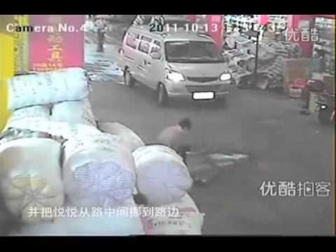 بالفيديو... تعرف على الفرق بين الإنسان والكلب عندما يتعرض لحادث بالفيديو... تعرف على الفرق بين الإنسان والكلب عندما يتعرض لحادث