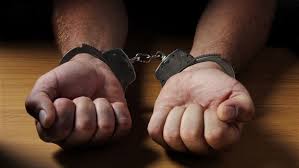 هاتك عرض بناته الاربعة.."بعرف إني عملت غلط بس شو بدي أعمل "