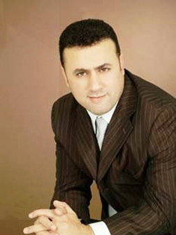 شاهد.. صيني يغني لصبحي توفيق