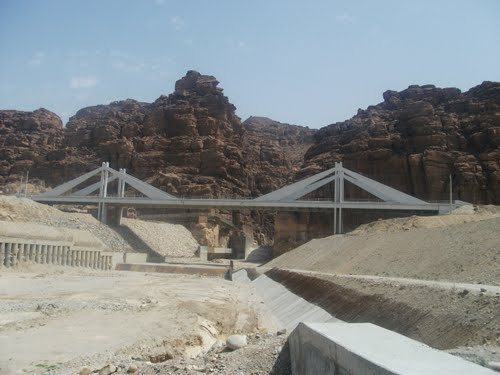 16 اصابة في حادث تصادم على جسر الموجب 16 اصابة في حادث تصادم على جسر الموجب