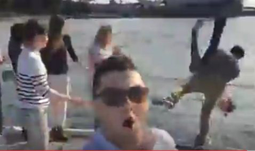 سقوط سائح في المياه بسبب السيلفي