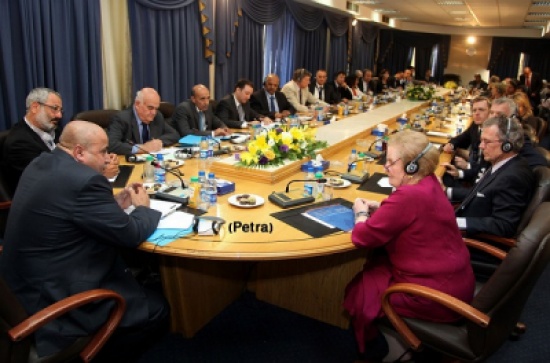 عطية يلتقى وفد المعهد الديمقراطي الوطني